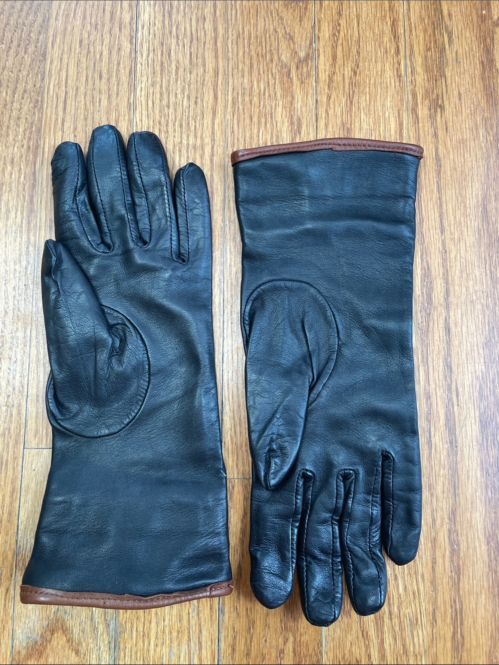 Black Leather Gloves with Brown Trim - Classic Men’s Driving Gloves - Picture 2 of 5